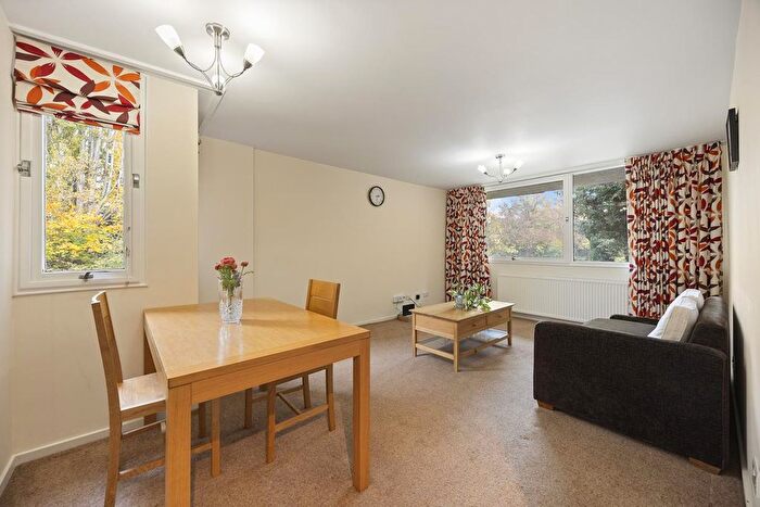 2 Bedroom Flat To Rent In Chandos Way, Wellgarth Road, London, NW11