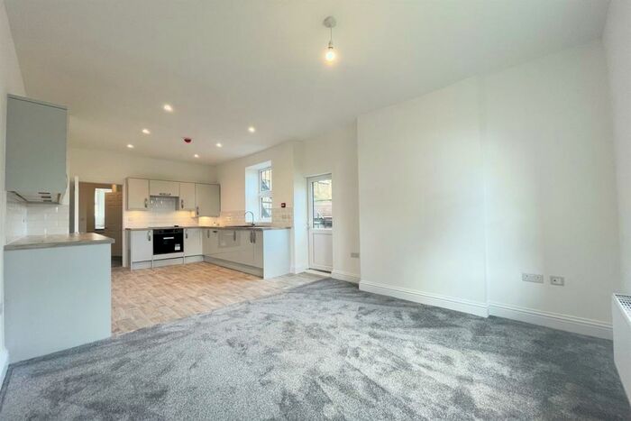 2 Bedroom Flat To Rent In Talfourd Road, London, SE15