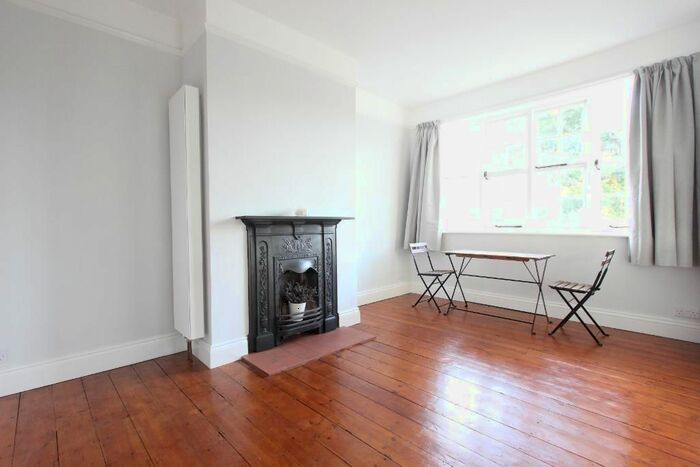 3 Bedroom Detached House To Rent In Ludlow Road, Ealling, London, W5