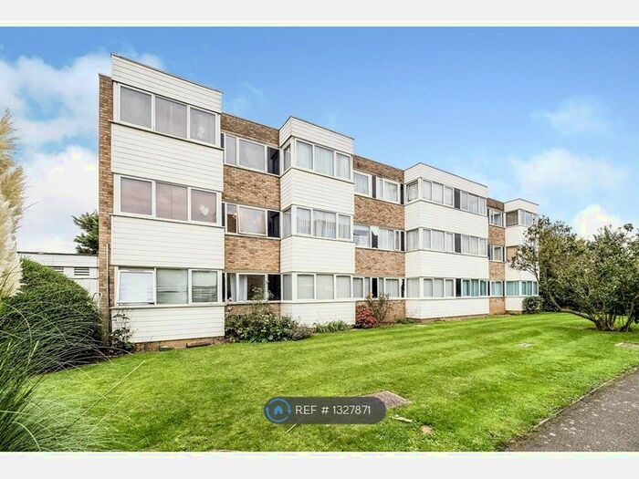 2 Bedroom Flat To Rent In Winston Close, Romford RM7