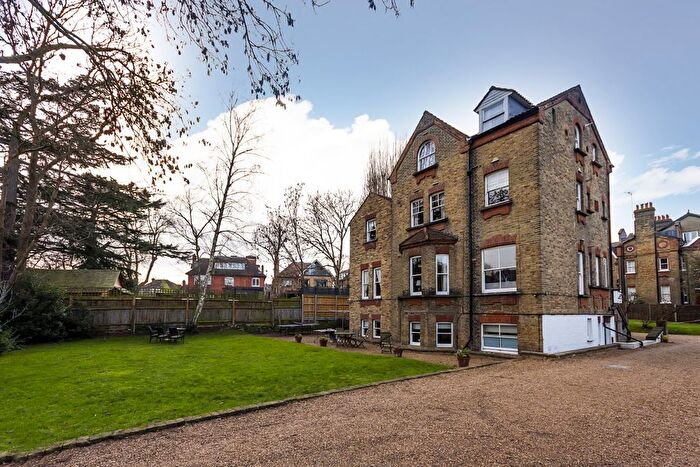 2 Bedroom Flat To Rent In Kings Road, Richmond, TW10