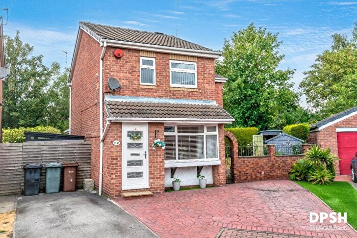 3 Bedroom Detached House For Sale In Clayton Way, Leeds, LS10