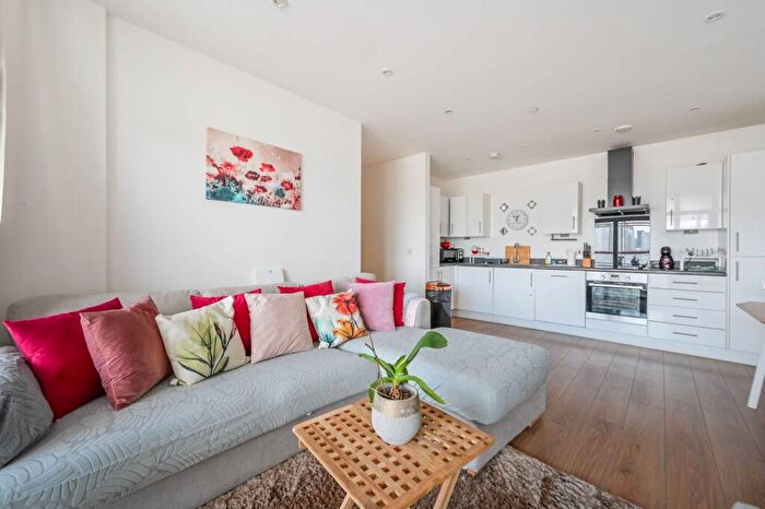 1 Bedroom Flat To Rent In Pomfret Place, Poplar, London, E14