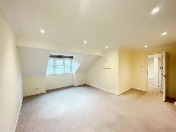 2 Bedroom Flat To Rent In Kingston Gardens, Croydon, CR0