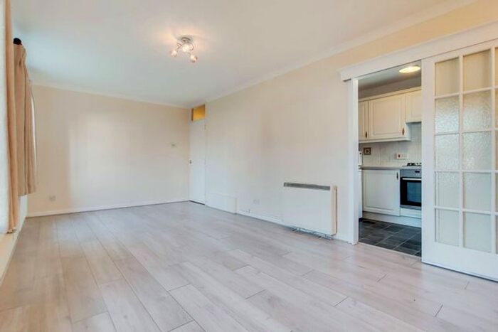 1 Bedroom Flat To Rent In Lambourn Grove, Kingston, Kingston Upon Thames, KT1