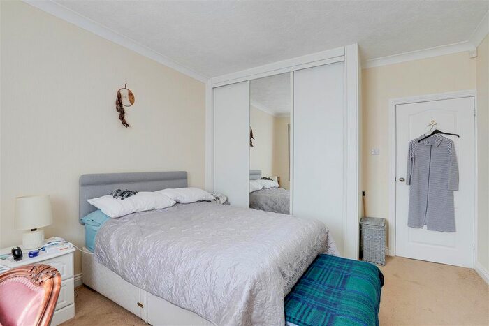 2 Bedroom Detached Bungalow For Sale In Waddington Drive, West Bridgford, Nottinghamshire, NG2