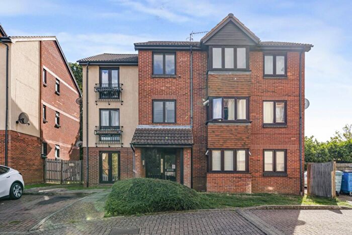 1 Bedroom Flat For Sale In Oak Apple Court, SE12