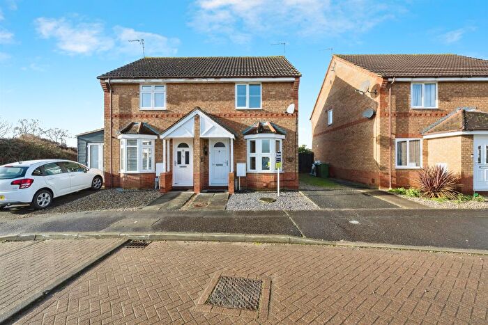 2 Bedroom Semi Detached House For Sale In Meadenvale, Peterborough, PE1