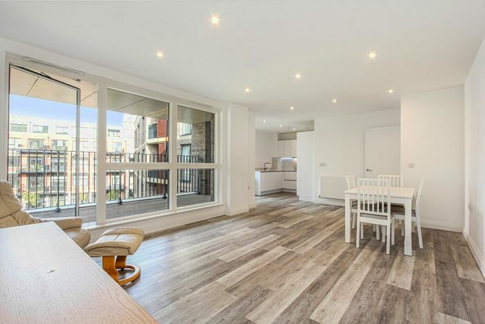 2 Bedroom Flat To Rent In Deacon Street, London, SE17