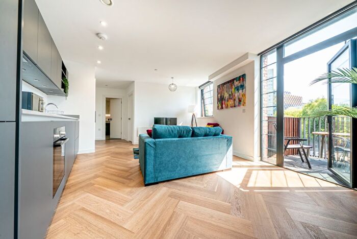 1 Bedroom Flat To Rent In Lockside Wharf, Scotland Street, Birmingham, B1