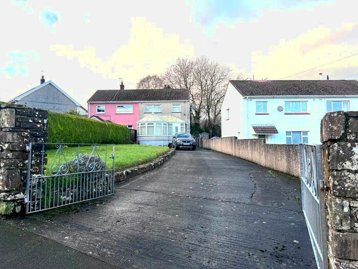 3 Bedroom Semi-Detached House For Sale In Parc Hendy Crescent, Penclawdd, Swansea, SA4