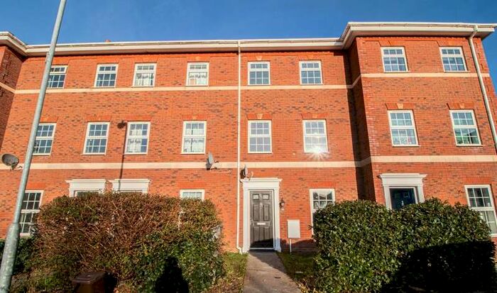 4 Bedroom Town House To Rent In Beaufort Square, Cardiff, CF24