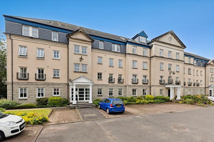 2 Bedroom Flat For Sale In South Inch Court, Perth, PH2