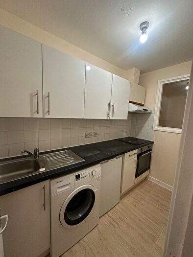 2 Bedroom Apartment To Rent In Alton Gardens, Luton, LU1