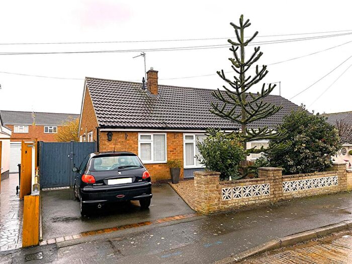 2 Bedroom Semi-Detached Bungalow For Sale In Keswick Close, Birstall, Leicester, LE4