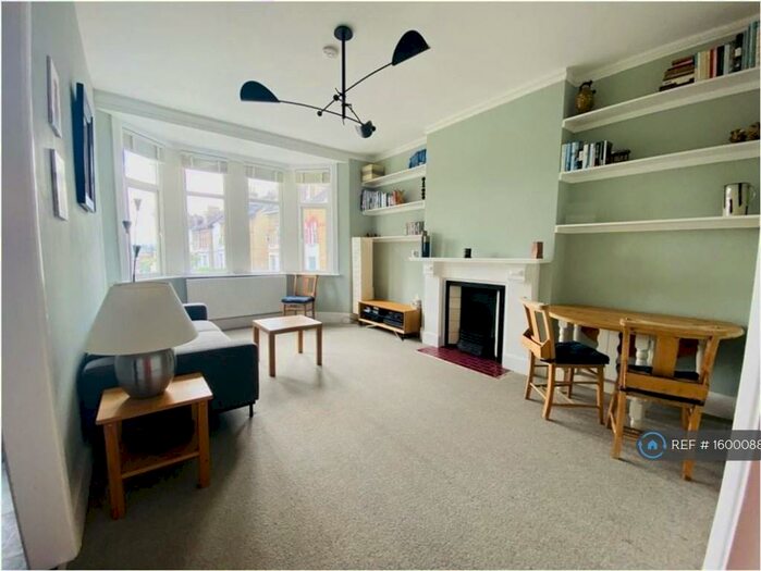 2 Bedroom Flat To Rent In Holmesdale Road, London, SE25