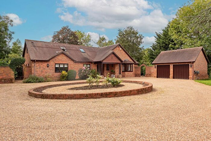 4 Bedroom Detached House For Sale In Holly Lane, Harpenden, AL5