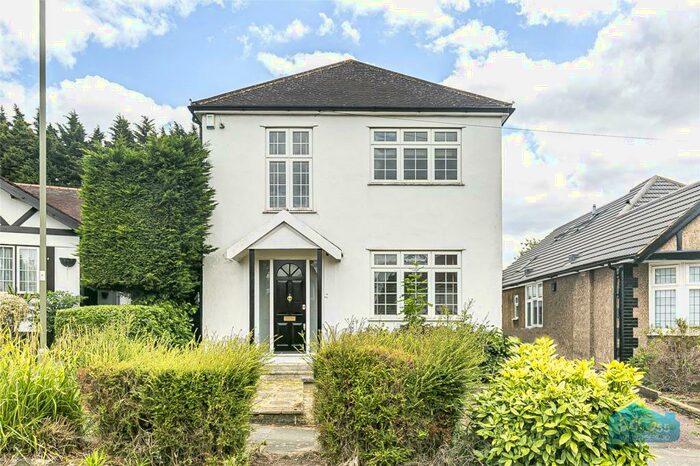 3 Bedroom House To Rent In Ashurst Road, Barnet, EN4