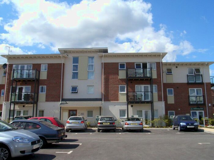 2 Bedroom Flat To Rent In Park View Road, Leatherhead KT22