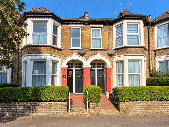 3 Bedroom Flat For Sale In Brunswick Road, Leyton, E10