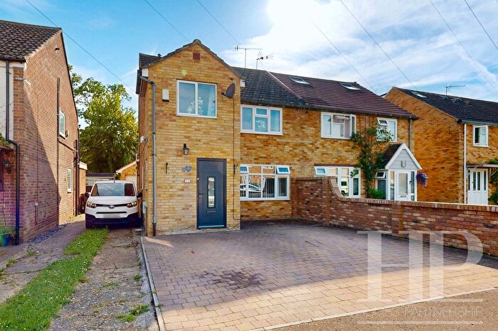 3 Bedroom Semi-Detached House For Sale In Stafford Road, Crawley, RH11