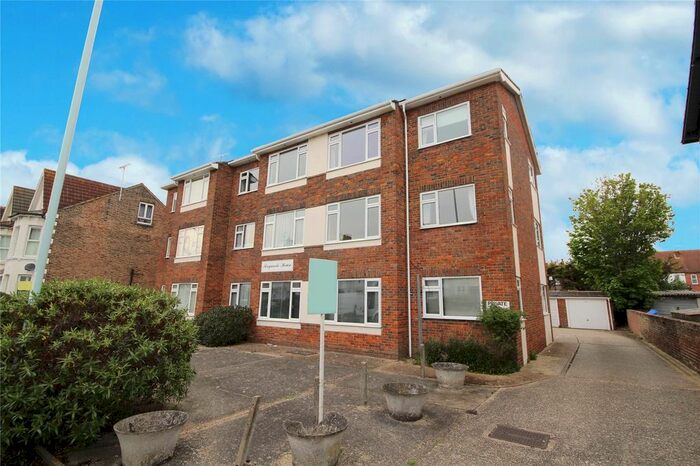 1 Bedroom Flat To Rent In Raymede House, Tarring Road, Worthing, West Sussex, BN11