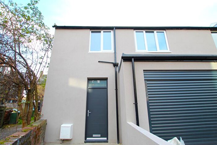 2 Bedroom Apartment To Rent In King Street, Morley, LS27