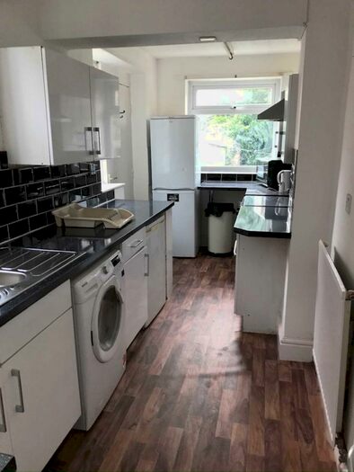 4 Bedroom Semi-Detached House To Rent In Hatherley Road, Withington, M20