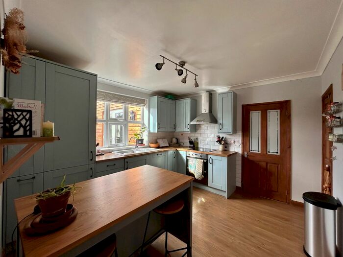 3 Bedroom Semi-Detached House For Sale In Town End, Wilsford, Grantham, NG32