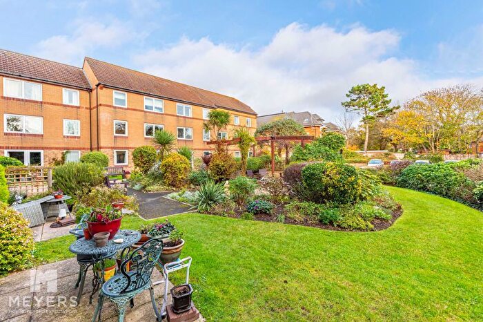 1 Bedroom Flat For Sale In Sea Road, Bournemouth, BH5