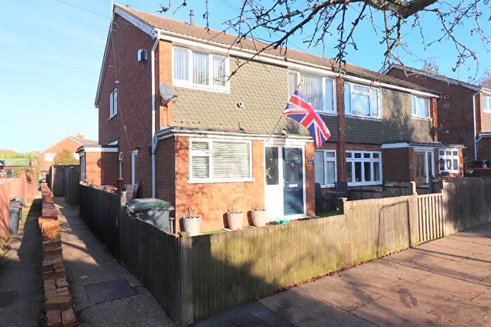 2 Bedroom Maisonette For Sale In Kinross Crescent, Sundon Park, Luton, LU3