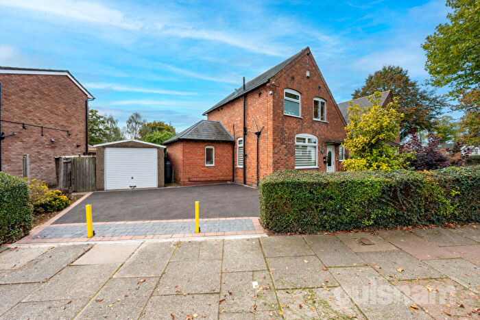 3 Bedroom Semi-Detached House For Sale In The Oak Walk, Northfield, Birmingham, B31