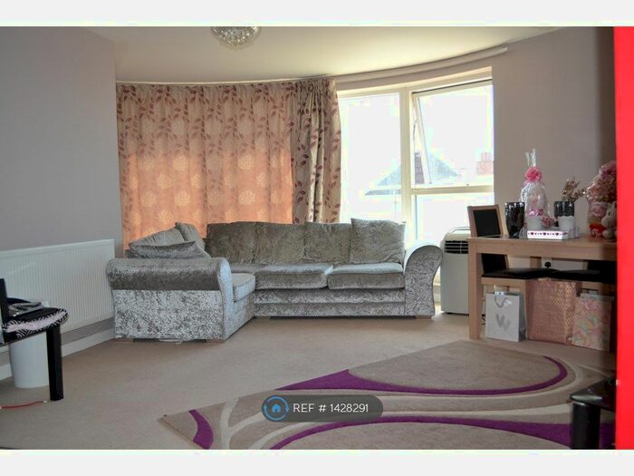 2 Bedroom Flat To Rent In Headstone Drive, Harrow, HA1