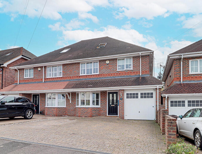 4 Bedroom Semi-Detached House For Sale In Pipers Avenue, Harpenden, Hertfordshire, AL5