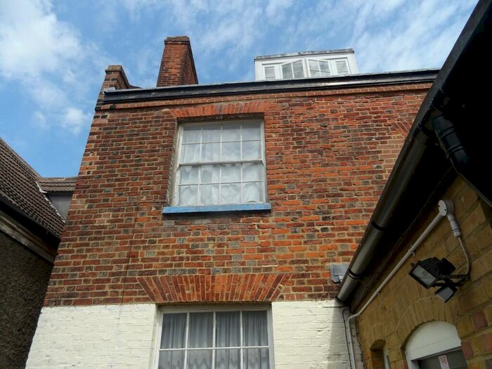 1 Bedroom Flat To Rent In High Street, Rochester, Kent., ME1