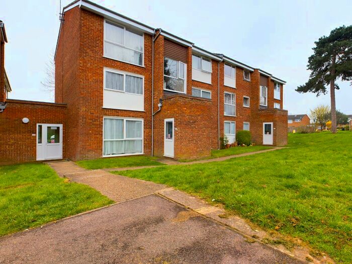 1 Bedroom Apartment To Rent In Roydon Court, Hemel Hempstead, Hertfordshire, HP2