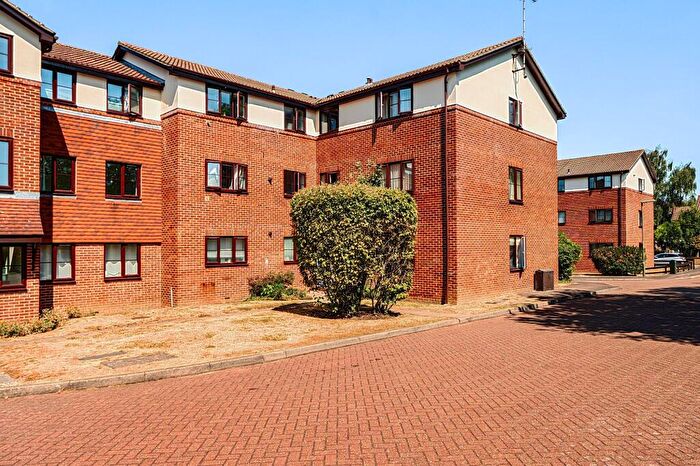 1 Bedroom Flat For Sale In Yeomanry Close, Epsom, KT17
