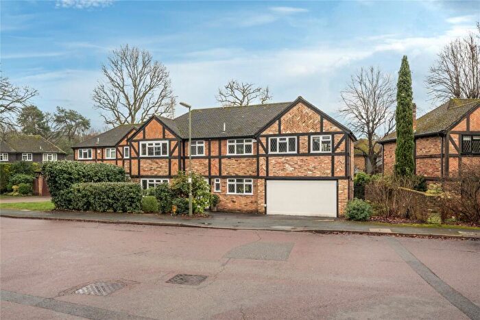 5 Bedroom Detached House For Sale In Hawkes Leap, Windlesham, Surrey, GU20