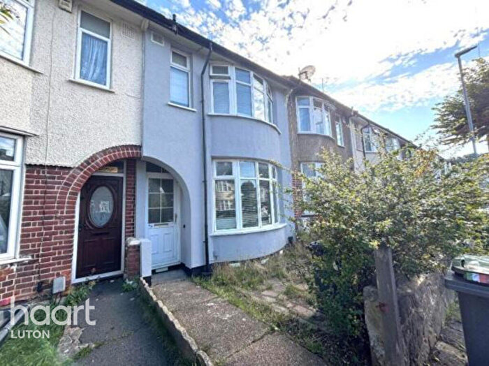 2 Bedroom Terraced House For Sale In St Monicas Avenue, Luton, LU3