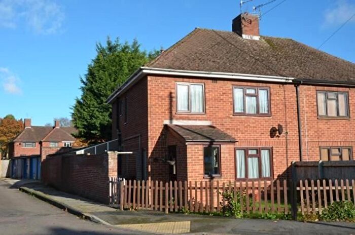 3 Bedroom Semi Detached House To Rent In The Fairway, Banbury, OX16