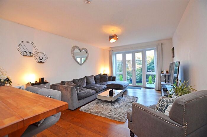 2 Bedroom Flat To Rent In Strawberry Hill Road, Twickenham, TW1