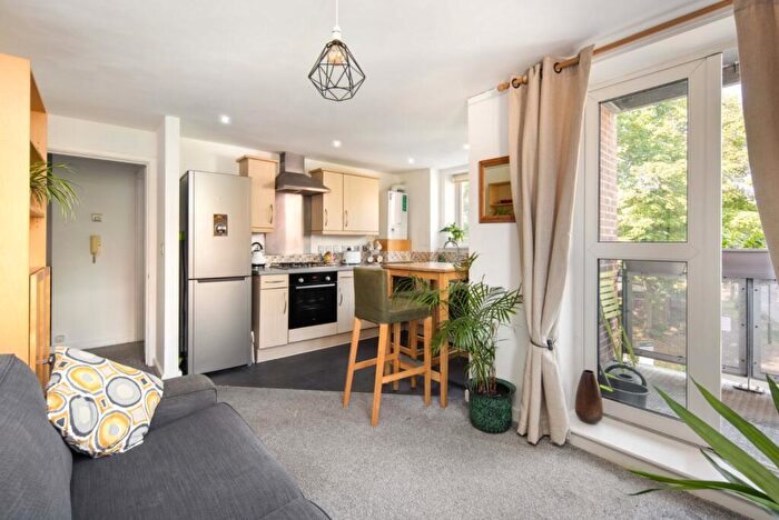 2 Bedroom Flat To Rent In Bradstock Road, London, E9