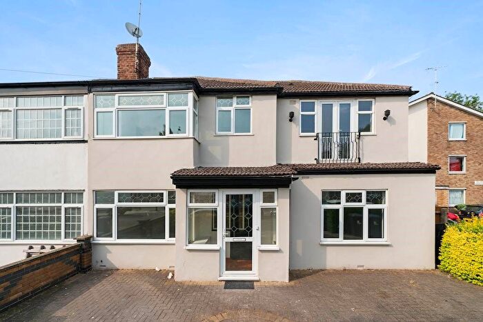 6 Bedroom Semi-Detached House To Rent In Neal Avenue, Southall, UB1