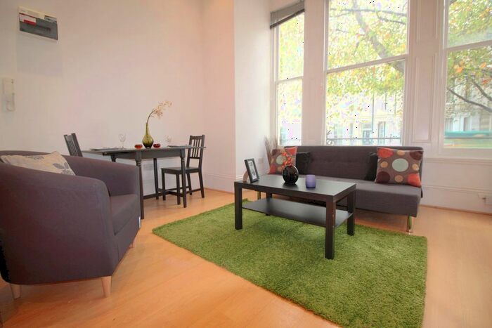 Studio To Rent In Holland Road, Kensington, W14