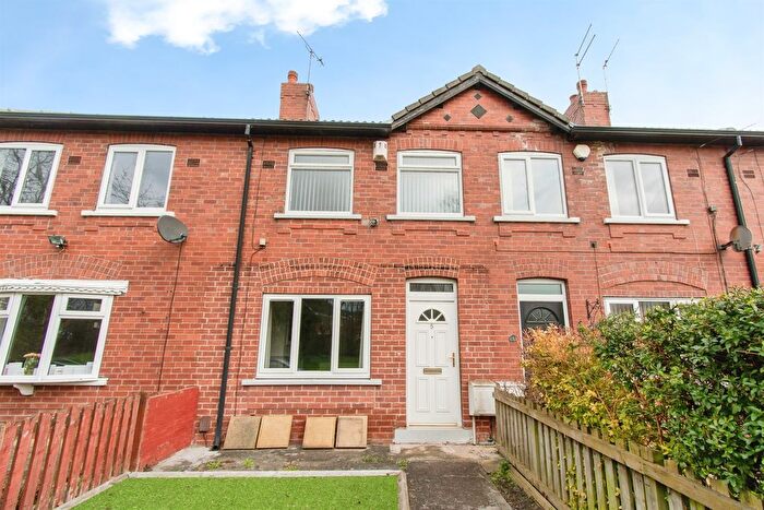 3 Bedroom Terraced House For Sale In Carr Lane Avenue, Castleford, WF10