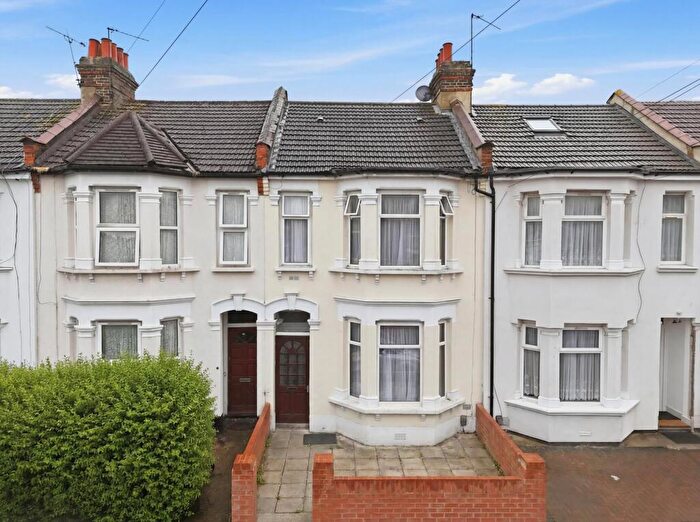 4 Bedroom Terraced House To Rent In Hampton Road, Ilford, IG1