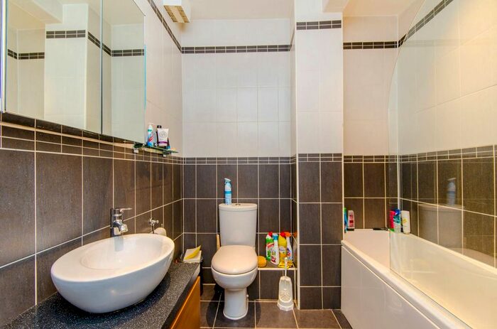 1 Bedroom Flat To Rent In Upper Street, Islington, London, N1