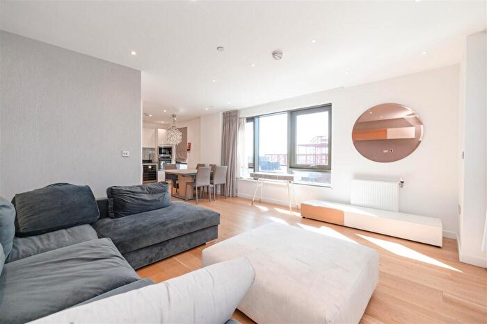 3 Bedroom Apartment To Rent In Turnberry Quay, London, E14