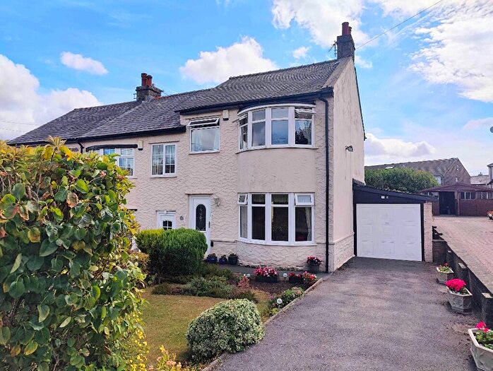3 Bedroom End Of Terrace House For Sale In Merrion Crescent, Southowram, HX3