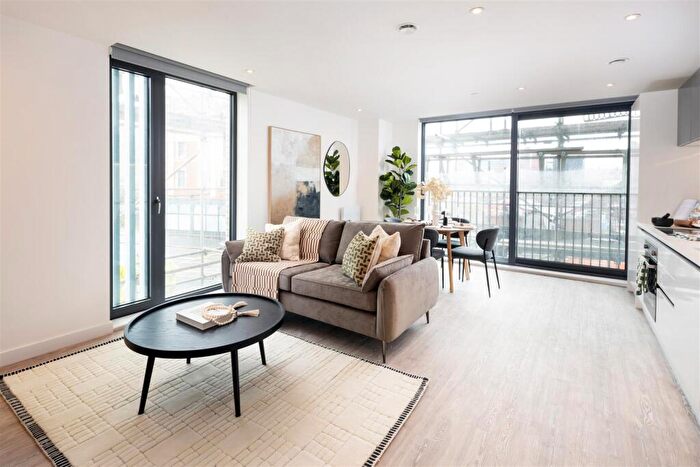 2 Bedroom Apartment To Rent In Downtown Victoria North, M4
